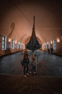 Photo intérieur du musée des navires vikings de Norvège a Oslo